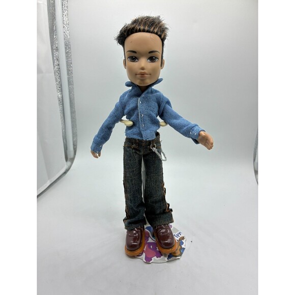 Bratz Boyz Eitan Doll with Blue Shirt & Jeans - MGA Entertainment - Picture 1 of 4